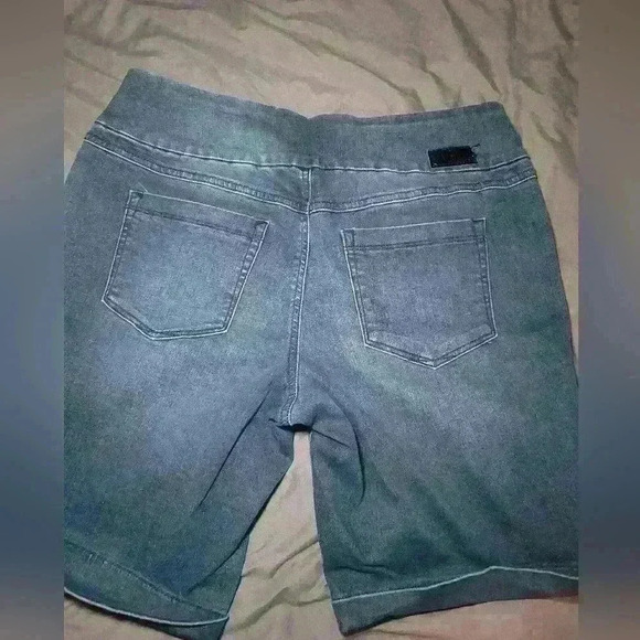 Natural reflections stretchy Bermuda shorts sz 12 Womans - Picture 2 of 5